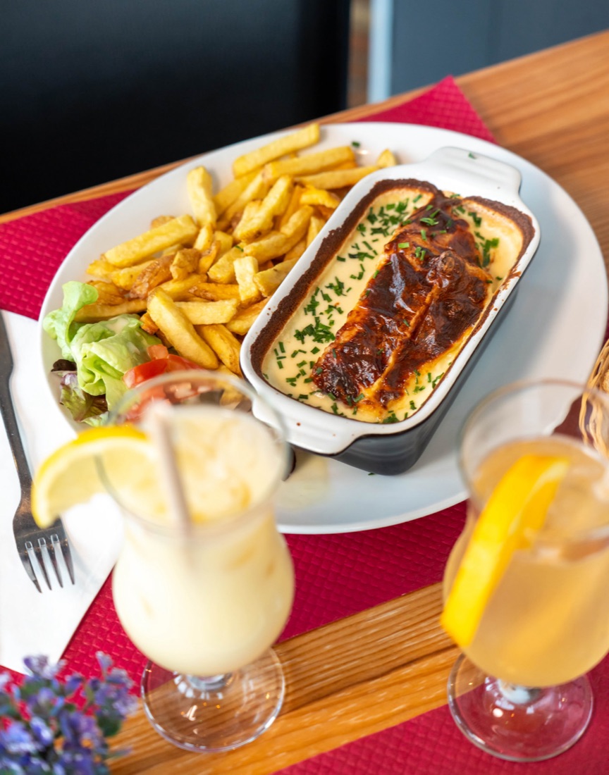 Filet de poulet gratiné au camembert · Le Grand Bistrot Barentin